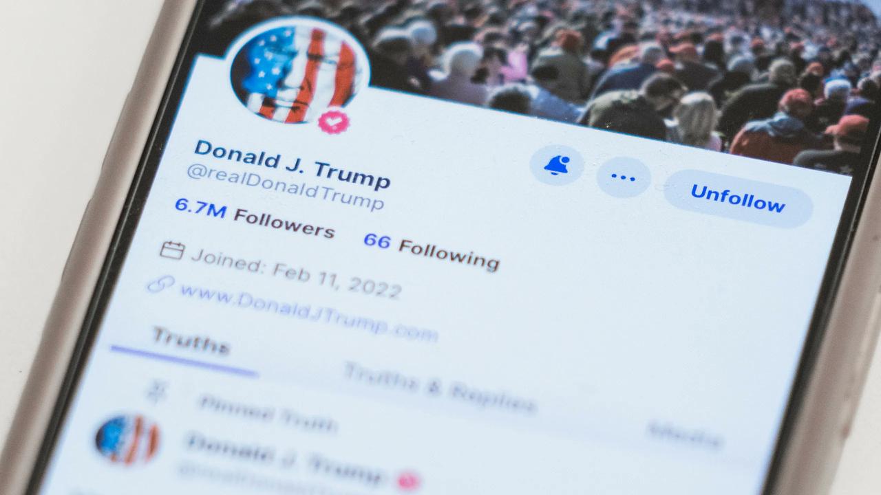 Trumpo įrašai socialiniuose tinkluose nuolat trikdė JAV ir Irano taikos derybas,...