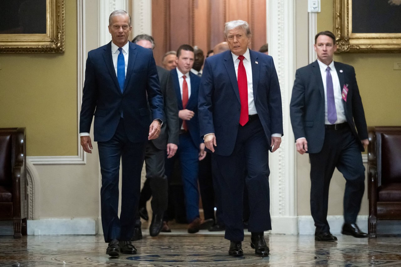 Prezidento Donaldo Trumpo susitikimas su Senato respublikonais virto audringu gi...