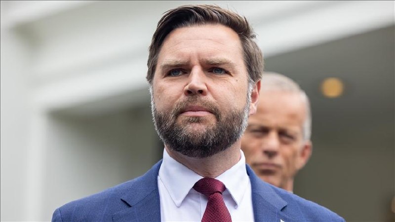 Vance teigia, kad Votergeitas šiandien nenuverstų prezidento

Kalbėdamas Niksono...