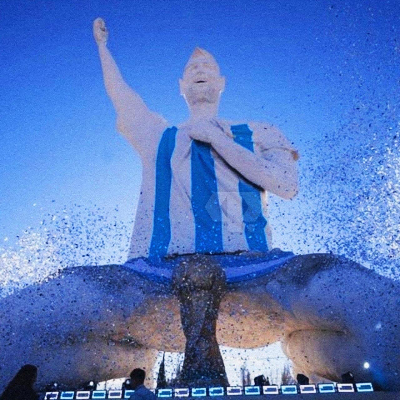 Internete sukritikuota nauja futbolininko Lionelio Messi statula Patagonijoje –...
