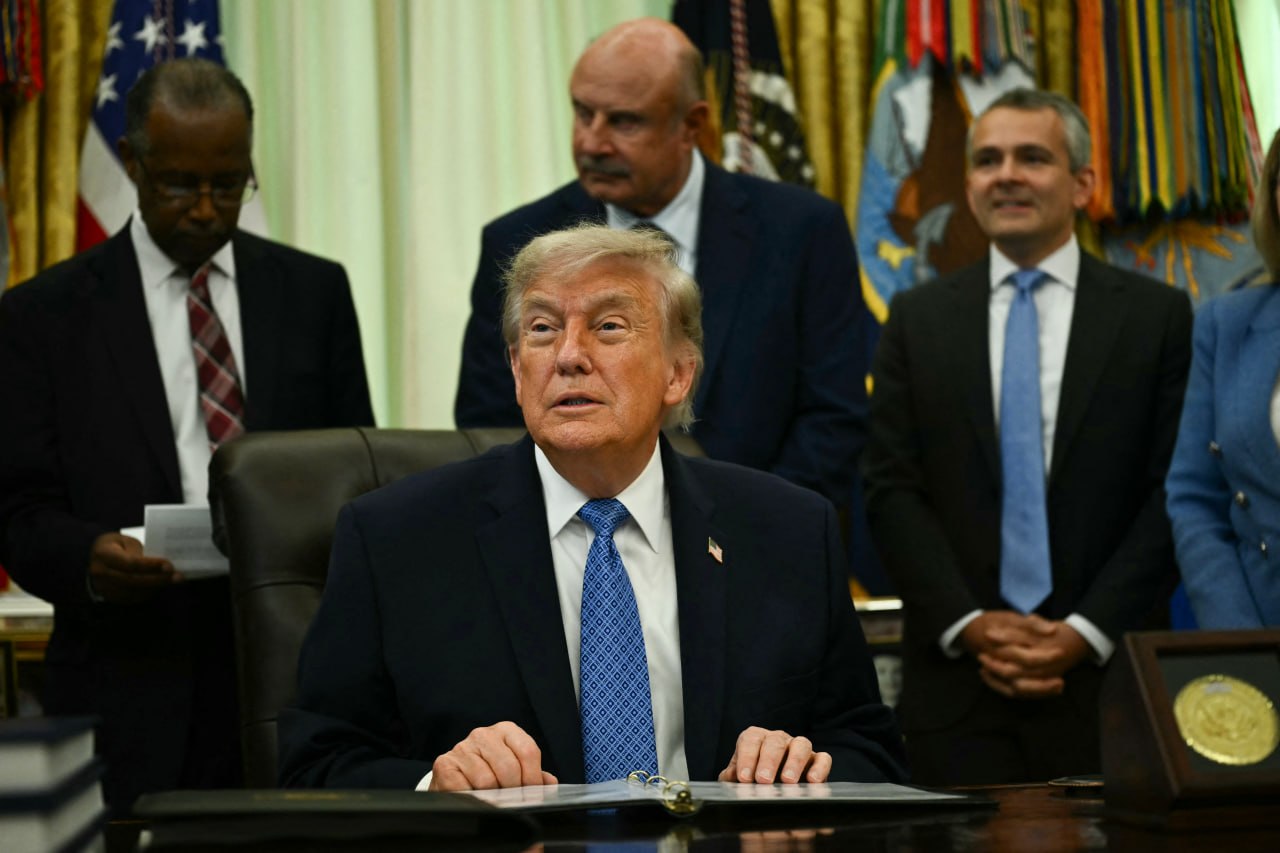Trump grasina 100% tarifais ES šalims dėl skaitmeninių paslaugų mokesčio.

JAV p...