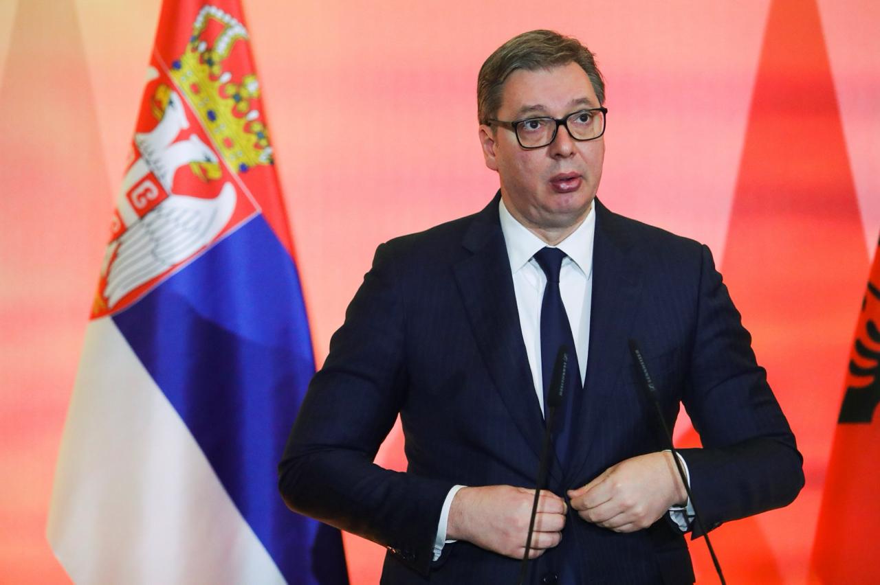 Serbijos prezidentas Aleksandras Vučičius pranešė, kad atsistatydins per kelias...