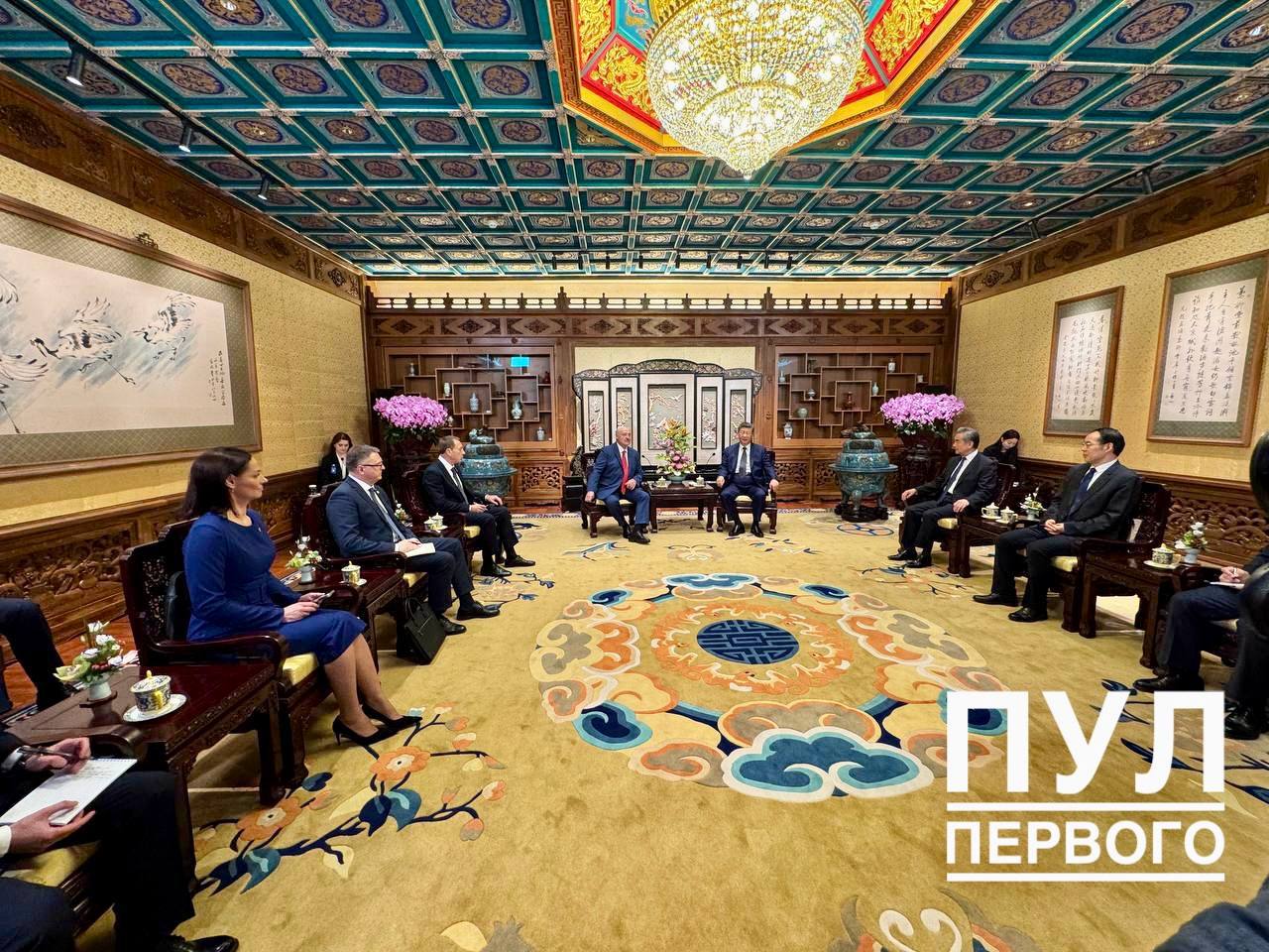 Lukašenka lankosi Kinijoje ir susitinka su Xi Jinpingu.