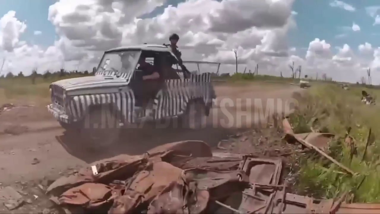 Zebramobilis. Taip Rusijos ginkluotosios pajėgos bando apgauti Ukrainos dronų va...