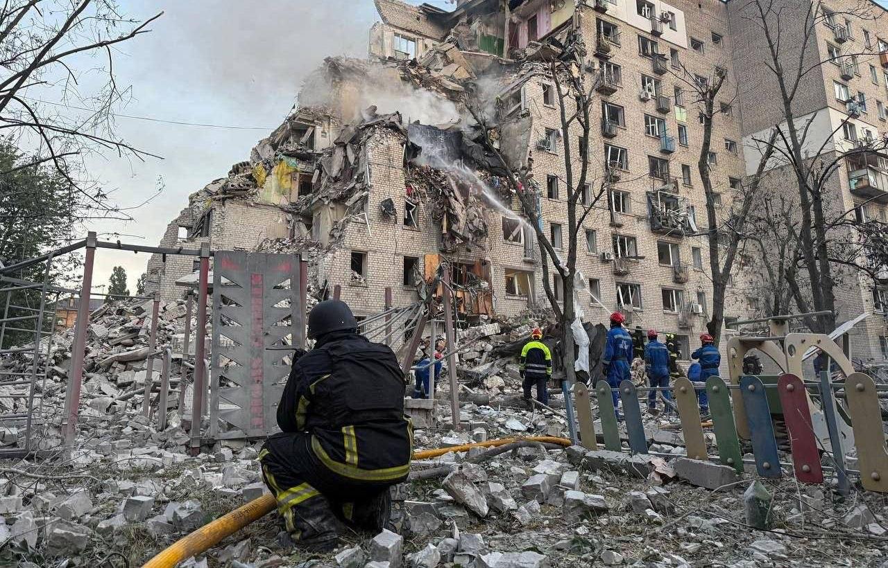 🤬 Rusija surengė masinį smūgį Kyjivui

Dėl naktinės atakos pažeidimai ir sugrio...