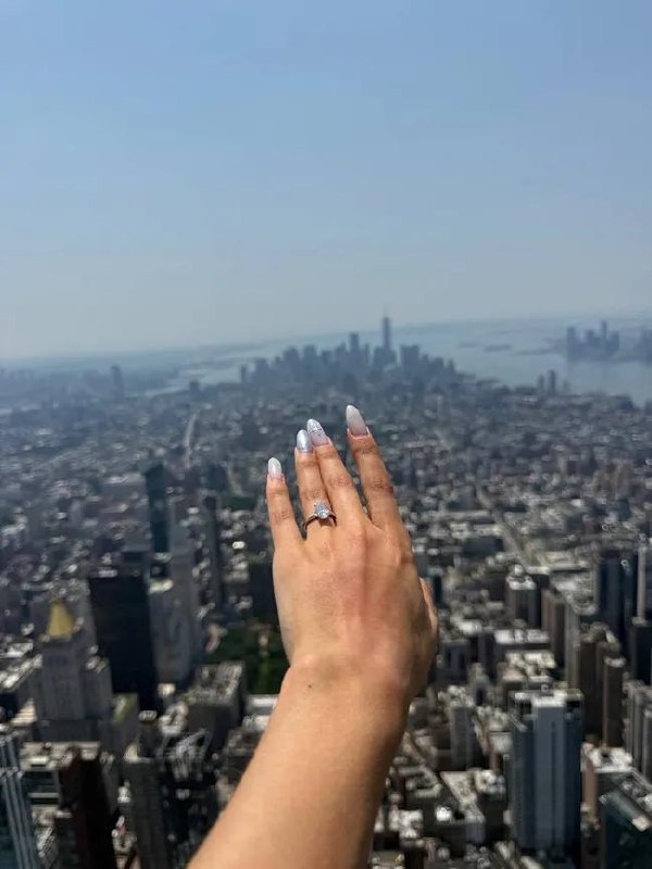 💍 Rusai sulaikyti po to, kai užlipo ant Empire State Building smailės.
Stogų l...