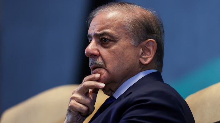 Pakistano premjeras Shehbazas Sharifas dalyvaus Ali Khamenei laidotuvių renginiu...