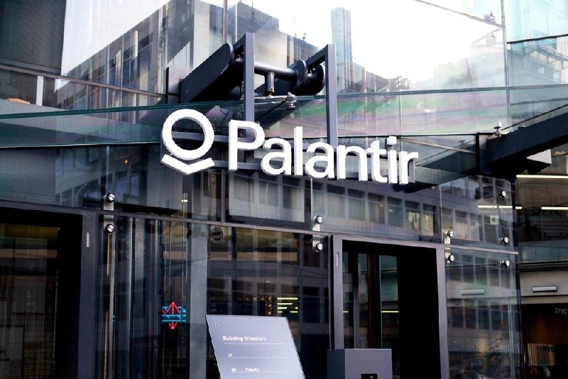 Italija tyliai atsiriboja nuo „Palantir“ ir stabdo vyriausybinių sutarčių plėtrą...