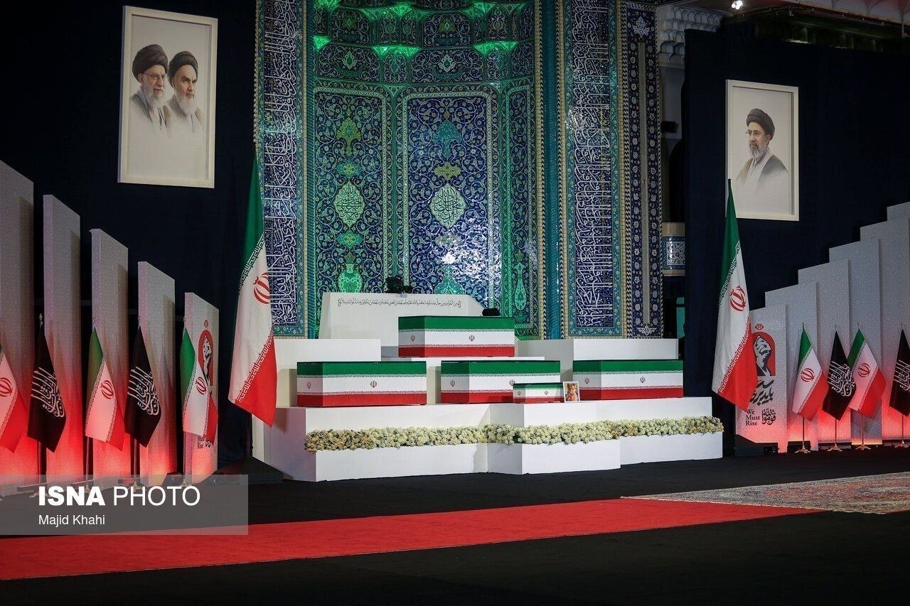 Iranas pradėjo velionio aukščiausiojo lyderio Ali Khamenei laidotuvių ceremonija...