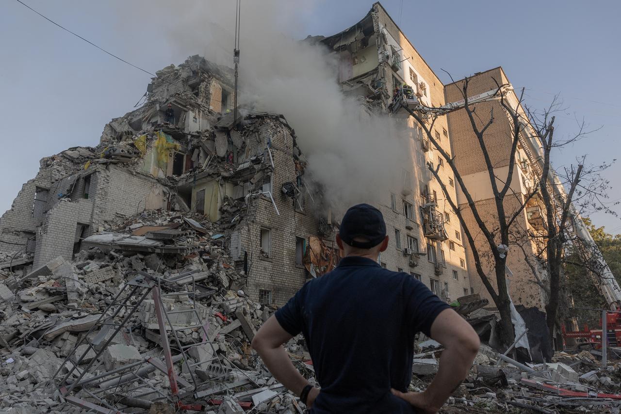 Rusijos raketos smogė Kyjivo viešbučiui, kuriame gyveno Austrijos ambasadorius....