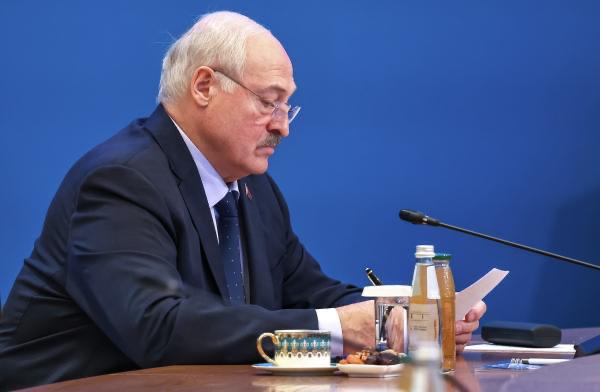 Lukašenka kreipėsi į Baltarusijos karius ir pažadėjo nesiųsti jų į Ukrainą.

Dar...