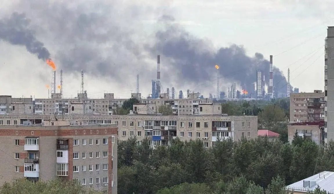 Ukraina smogė didžiausiai Rusijos naftos perdirbimo gamyklai

Ukrainos pajėgos s...