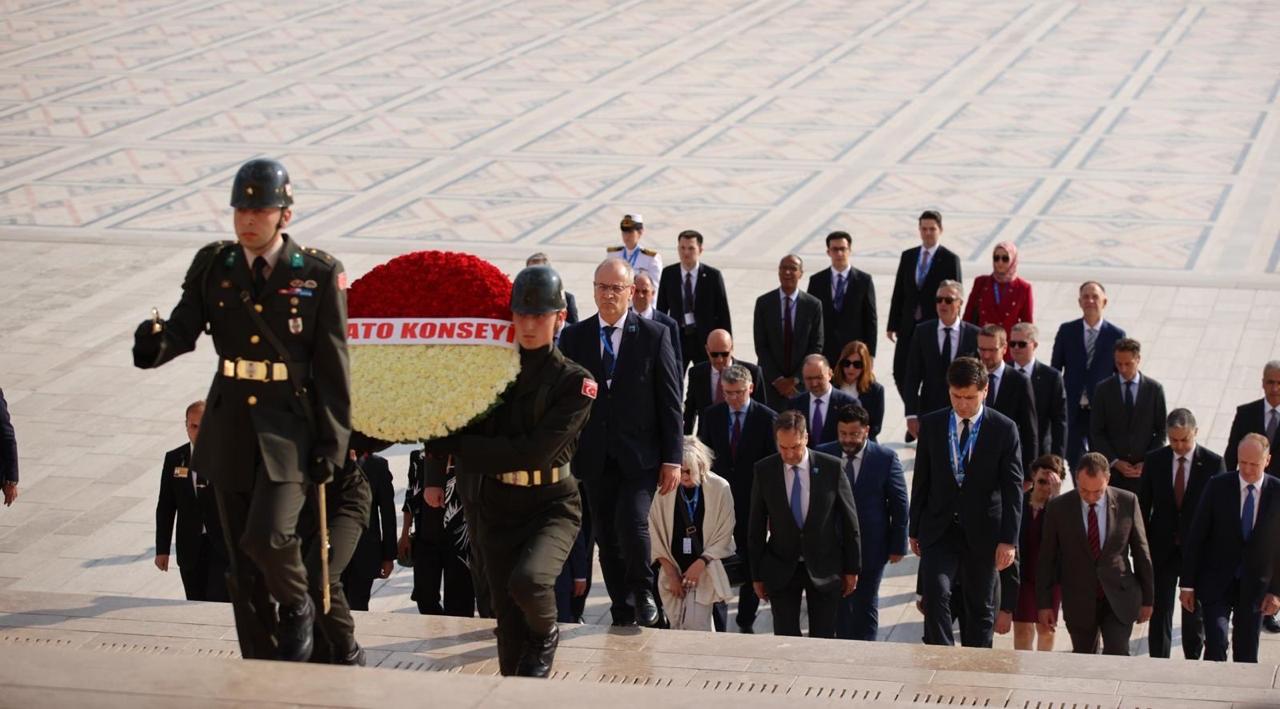 Šiaurės Atlanto Taryba, sudaryta iš sąjungininkų nuolatinių atstovų NATO, aplank...