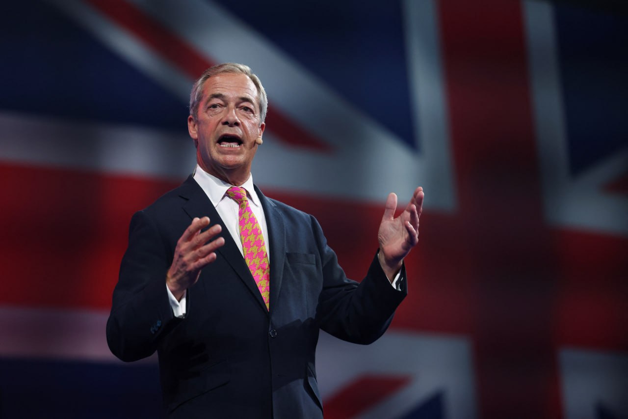 Jungtinės Karalystės reformų partijos lyderis Nigel Farage atsistatydina dėl tyr...