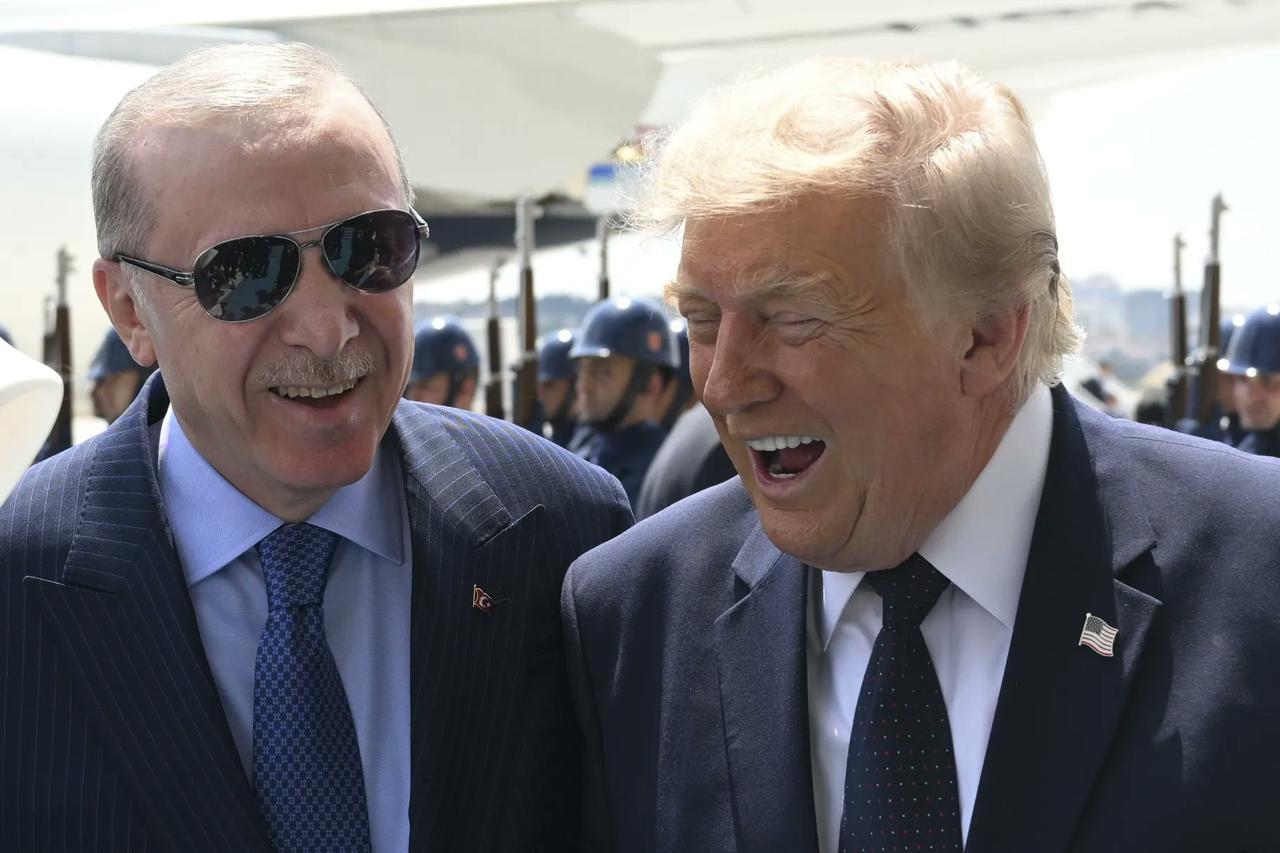Netanyahu „Newsmax“:

Mes sutariame su Trumpu beveik visais klausimais, tačiau y...