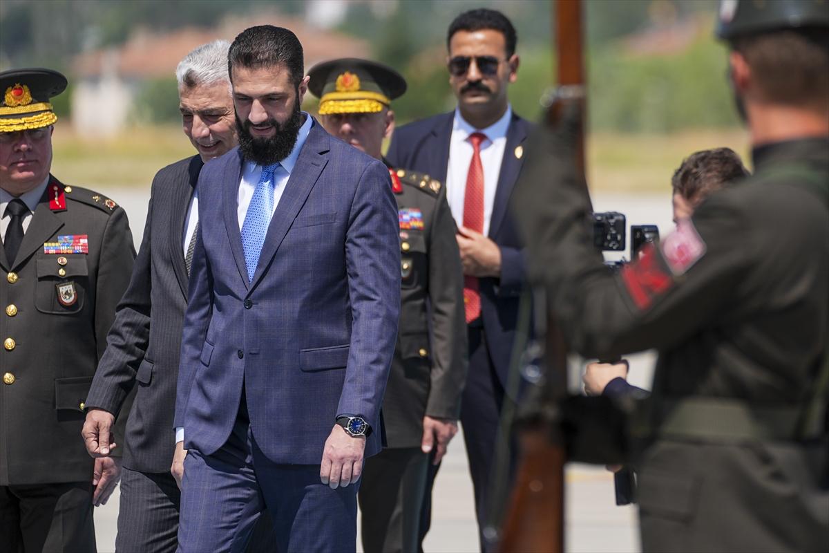 Sirijos prezidentas Ahmadas al-Sharaa atvyksta į Ankarą dalyvauti NATO viršūnių...