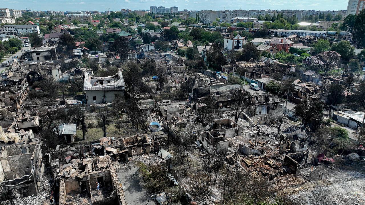 💔 Taip atrodo Višnevė prie Kyjivo po žiauraus Rusijos išpuolio.

Žuvusiųjų skai...