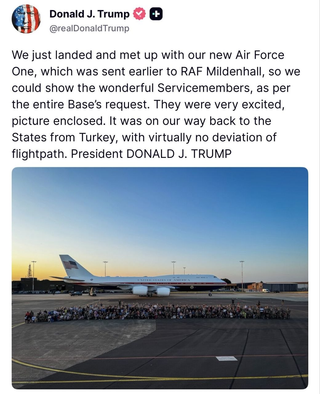Trumpas:

Ką tik nusileidome ir susitikome su mūsų naujuoju „Air Force One“, kur...