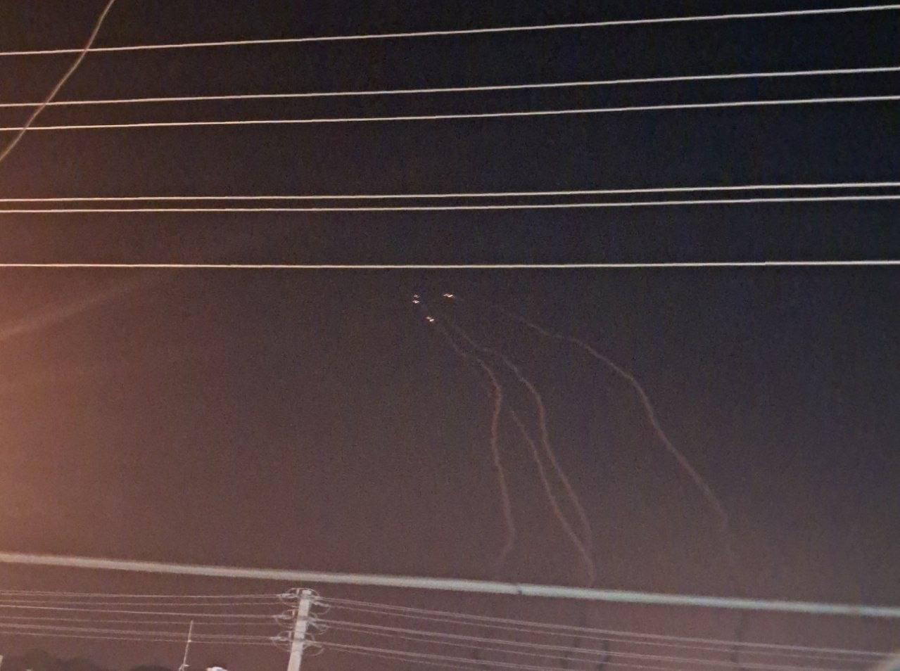 SKUBIOS NAUJIENOS: Prasidėjo Irano atsakomieji raketų smūgiai, Irano raketoms nu...
