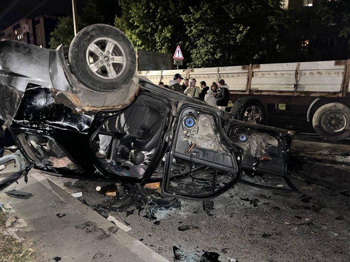 🚨 Lvove per riaušes apversto TKK automobilio nuotrauka.