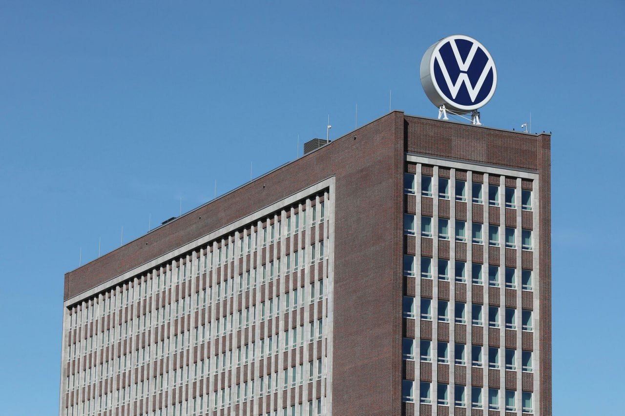 Volkswagen svarsto galimybę uždaryti kelias Vokietijos gamyklas, vykdydama didel...