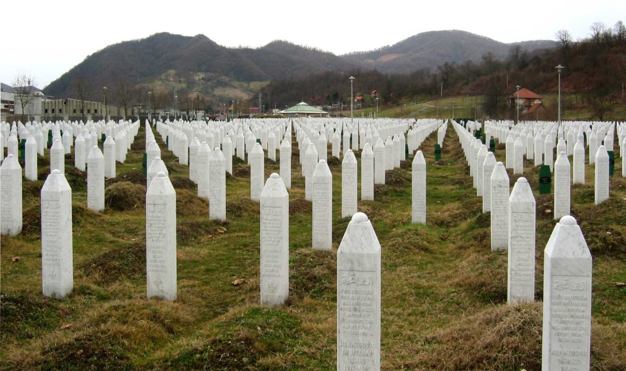 Šią dieną 1995 metais Srebrenicos genocidas pasiekė savo siaubingą kulminaciją....