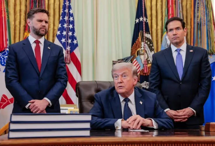 Baltųjų rūmų pareigūnas teigia, kad D. Trumpas yra pasiryžęs įvesti 20 % rinklia...