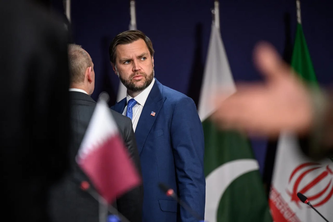 Iranas išsiuntė viceprezidentui JD Vance'ui asmeninę žinutę, kurioje apkaltino J...