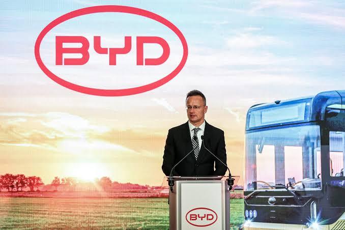 Buvęs Vengrijos užsienio reikalų ministras Péteris Szijjártó atsistatydino iš pa...