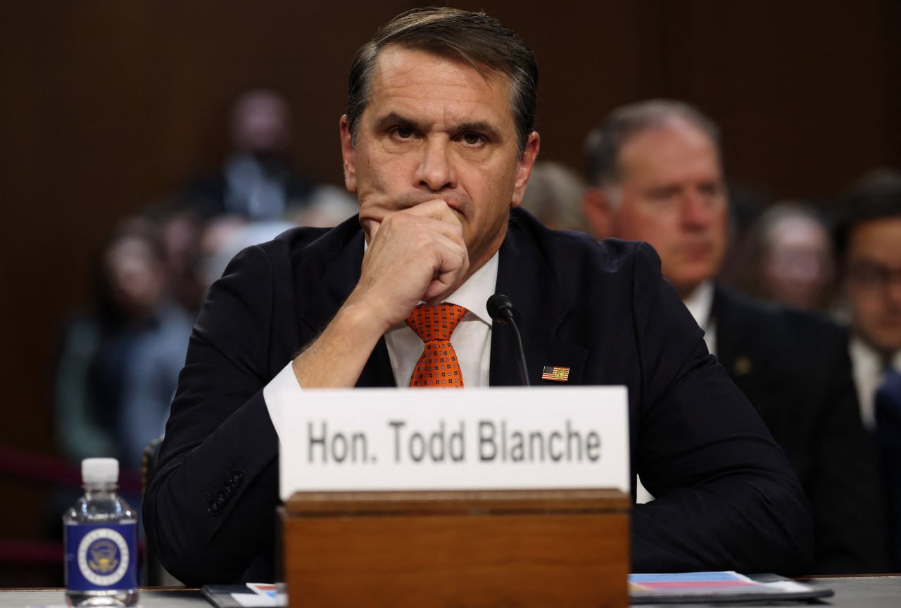 Todd Blanche’o patvirtinimas JAV generaliniu prokuroru kelia abejonių po įtempto...