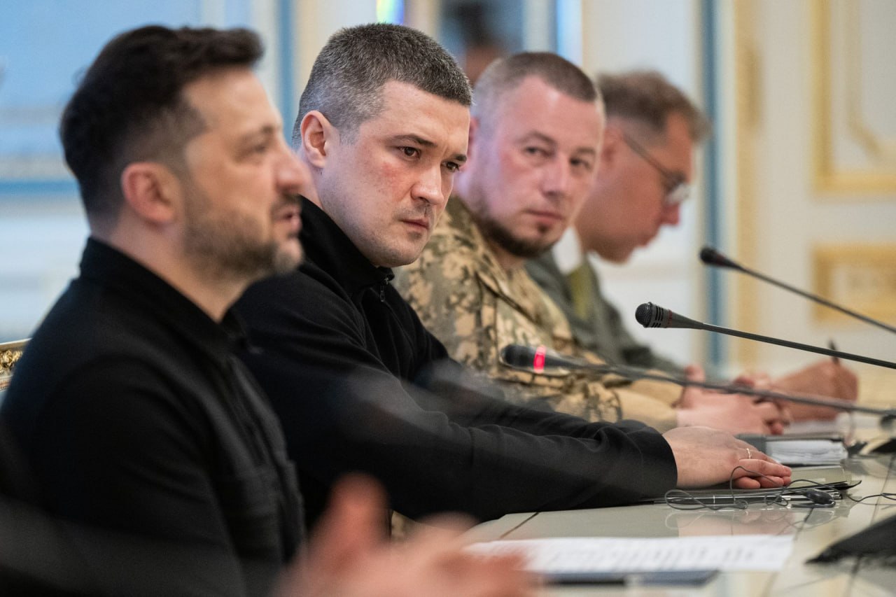 Visoje Ukrainoje kilo protestai, Zelenskiui atleidus gynybos ministrą Fiodorovą....