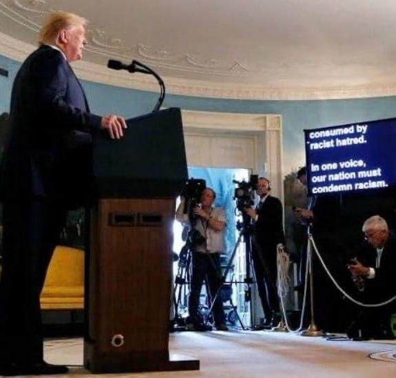 Trumpo teleprompterio operatorius lažinosi dėl prezidento kalbų.
Gabrielis Pere...
