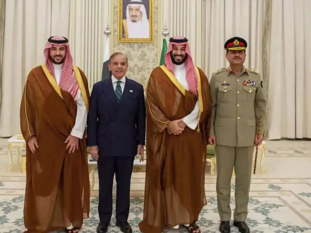 Pakistano pareigūnai teigia įspėję Iraną, kad išpuoliai prieš Saudo Arabiją yra...