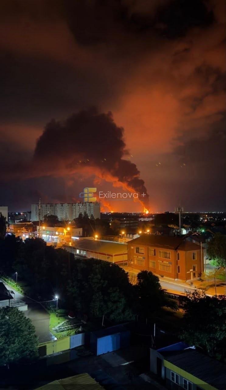 Juodojoje jūroje smogta Rusijos „šešėlinio laivyno“ tanklaiviui „Avero“ ir trims...