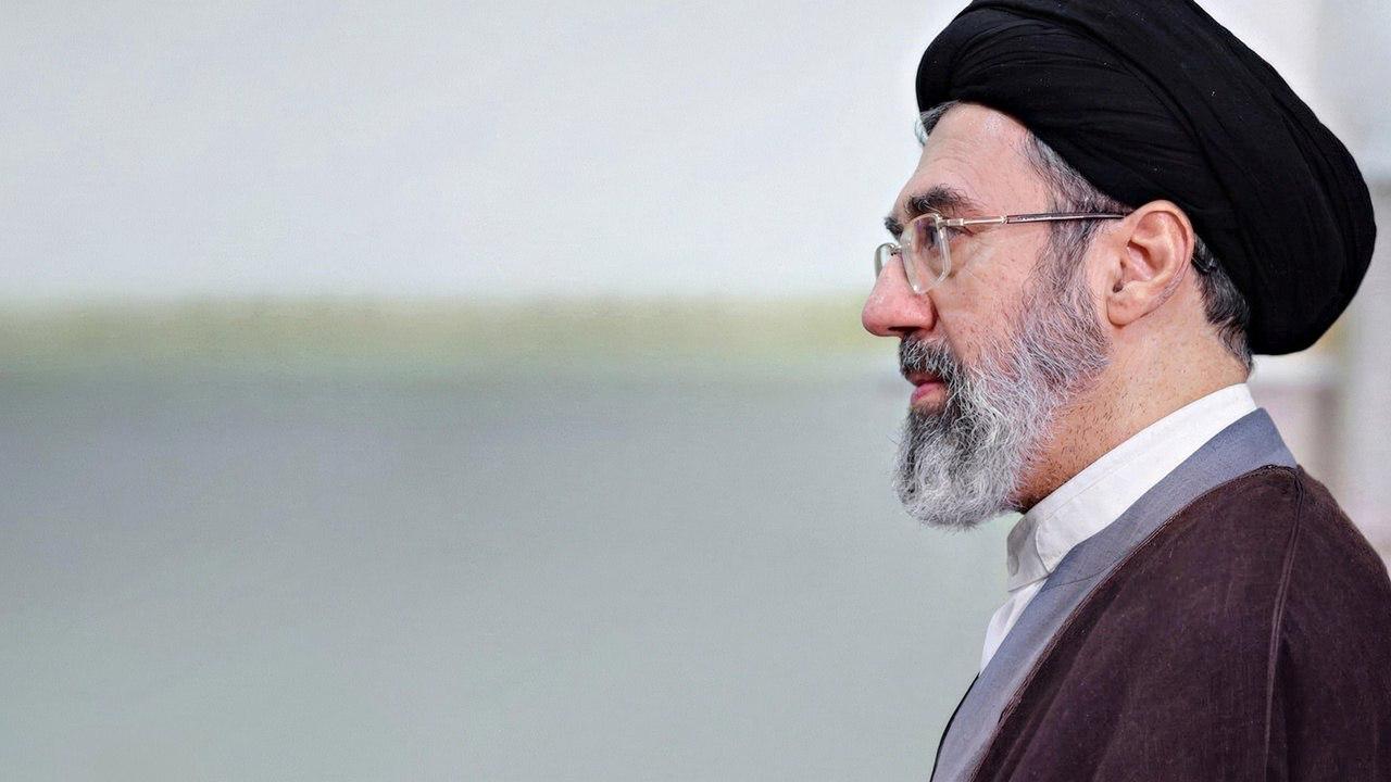 Ajatola Khamenei slepiasi net nuo artimiausių bendražygių.
Irano užsienio reika...