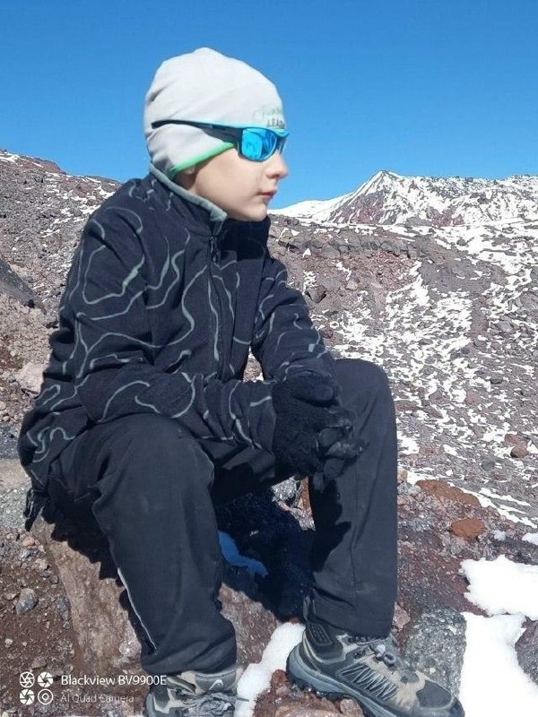 Kopdamas į Elbrusą žuvo vaikas: jo tėvas su lūžiais laukia gelbėtojų.
Rusijos p...