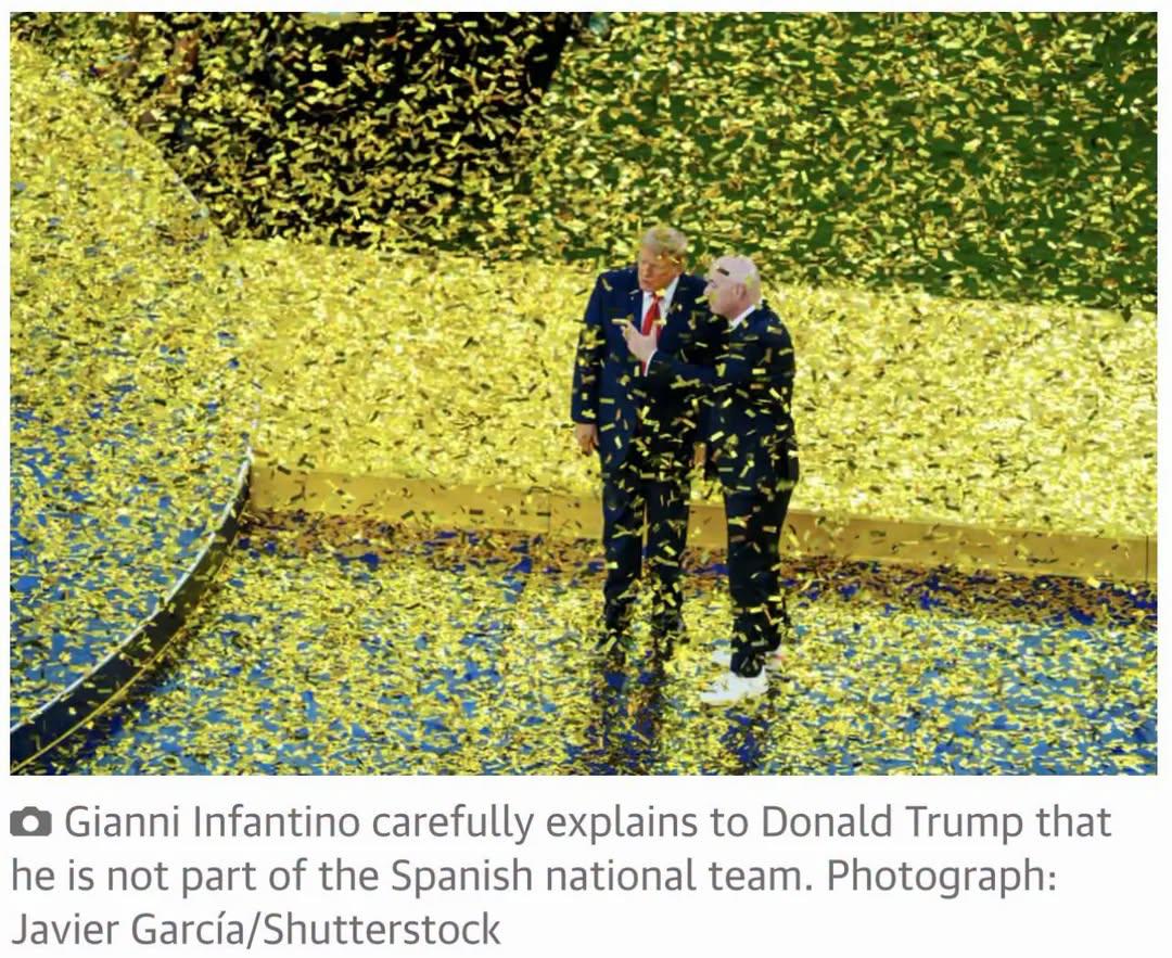 The Guardian griežtai trolina Trumpą.

Nuotraukos aprašymas: „Gianni Infantino a...