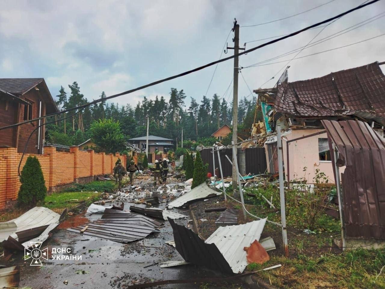Rusijos smūgio Kijevo srityje aukų skaičius išaugo – 10 žuvusiųjų ir apie šimtą...